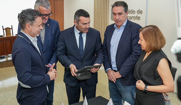 Casi 800 personas dependientes recibirán atención con teleasistencia avanzada en Lanzarote y La Graciosa