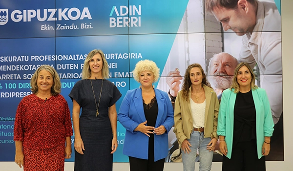 La Diputación Foral de Gipuzkoa forma a profesionales en el cuidado de personas mayores dependientes en sus domicilios