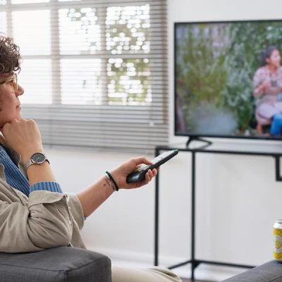 Tecnología digital en televisiones para combatir la soledad no deseada en personas mayores