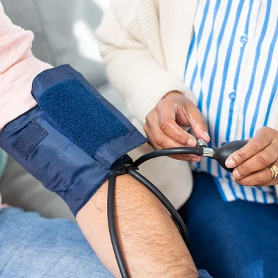 Un ensayo aleatorio de control intensivo versus control estándar de la presión arterial